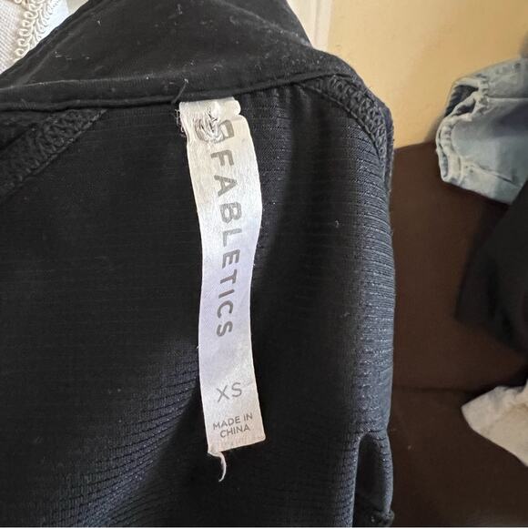 Fabletics Jojo Performance Jacket Black Size XS Tech Ready Thumb Holes Pockets - Picture 13 of 14